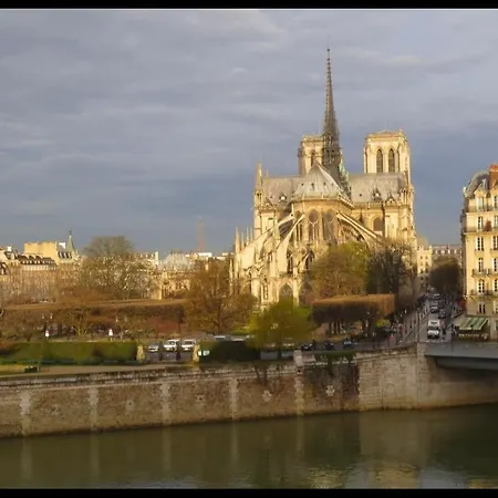 Cosy Au Coeur Du Marais, ! Parigi